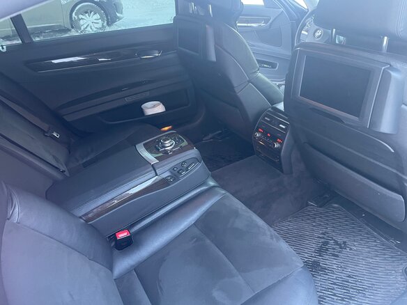 2011 BMW 7 серии Long 750Li xDrive V (F01/F02/F04), чёрный, 2000000 рублей - вид 13