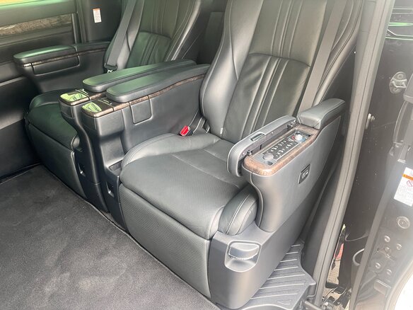 2019 Toyota Alphard III Рестайлинг, чёрный, 6950000 рублей - вид 3