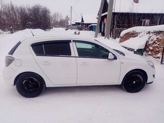 2011 Opel Astra H Рестайлинг, белый, 690000 рублей, вид 2