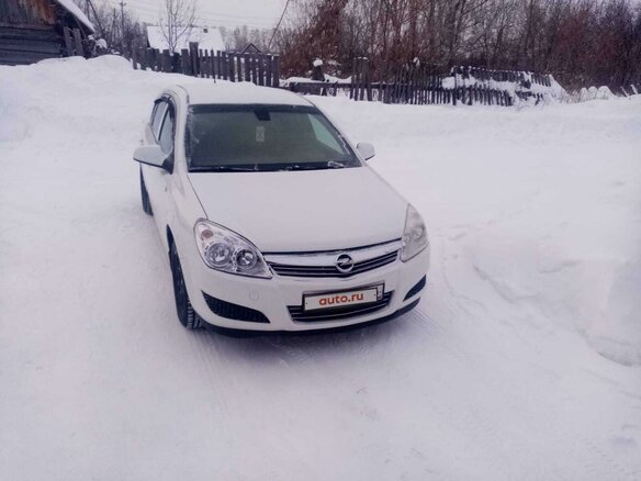 2011 Opel Astra H Рестайлинг, белый, 690000 рублей