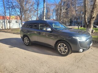 2014 Mitsubishi Outlander III, серый, 1350000 рублей, вид 2