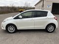2017 Toyota Vitz III (XP130) Рестайлинг, белый, 1000000 рублей - вид 4