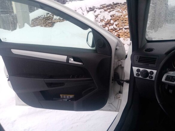 2011 Opel Astra H Рестайлинг, белый, 690000 рублей - вид 12