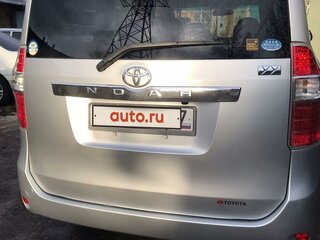 2009 Toyota Noah II (R70), серебристый, 1400000 рублей, вид 3