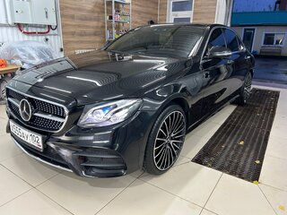 2016 Mercedes-Benz E-Класс 200 V (W213, S213, C238), чёрный, 2899000 рублей, вид 3