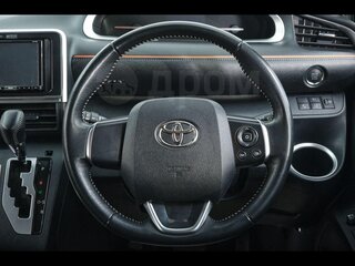 2020 Toyota Sienta II Рестайлинг, чёрный, 1900000 рублей, вид 3