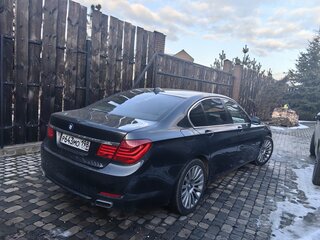2009 BMW 7 серии 740i V (F01/F02/F04), серый, 2100000 рублей, вид 3