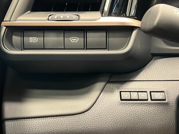 2024 Toyota Crown Crossover XVI (S230), оранжевый, 6162488 рублей - вид 6