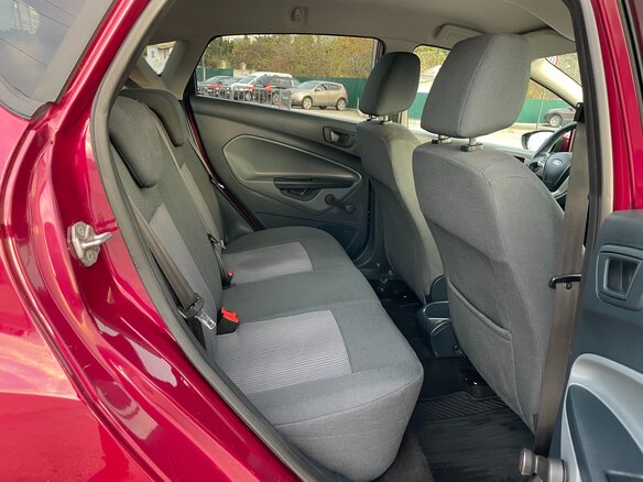 2011 Ford Fiesta Mk6, красный, 947000 рублей - вид 34