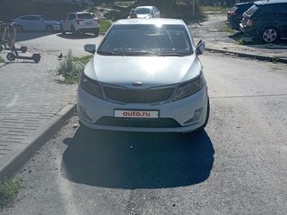 2013 Kia Rio 4-speed III, белый, 930000 рублей, вид 2