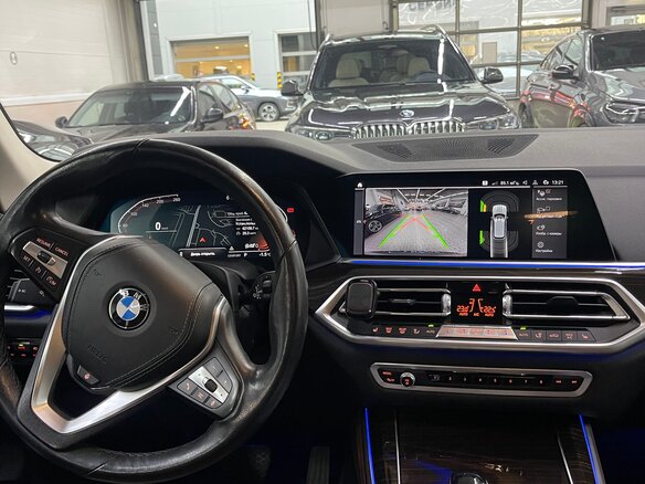 2020 BMW X5 25d IV (G05/G18), чёрный, 5590000 рублей - вид 5