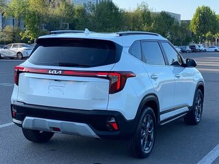 2023 Kia Seltos I Рестайлинг, белый, 1670000 рублей, вид 5