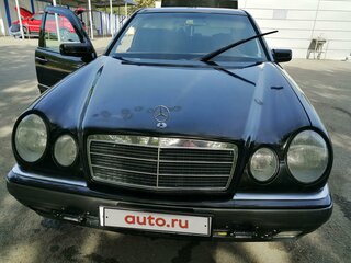 1998 Mercedes-Benz E-Класс 200 II (W210, S210), чёрный, 410000 рублей, вид 4