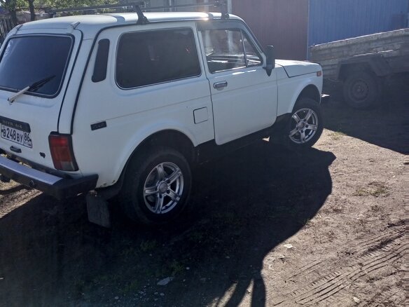 1997 Lada (ВАЗ) 2121 (4x4) I Рестайлинг, белый, 320000 рублей - вид 2