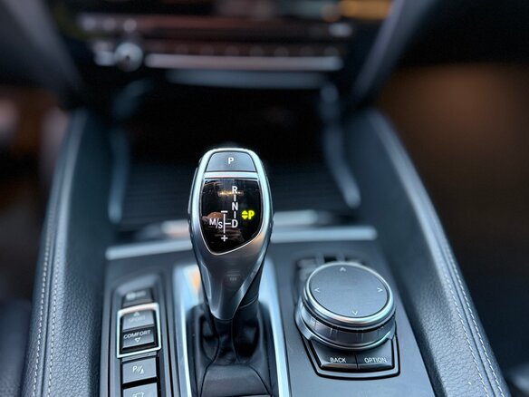 2019 BMW X6 40d II (F16), чёрный, 6000000 рублей - вид 12