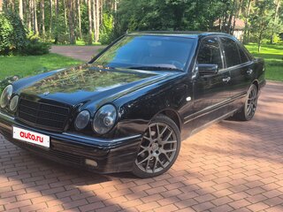 1996 Mercedes-Benz E-Класс 230 II (W210, S210), чёрный, 850000 рублей, вид 1