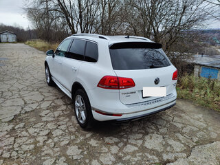 2017 Volkswagen Touareg II Рестайлинг, белый, 3800000 рублей, вид 5