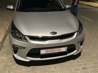 2019 Kia Rio IV, серебристый, 1780000 рублей, вид 2