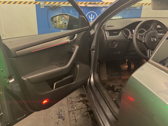 2017 Skoda Octavia III (A7) Рестайлинг, серый, 1900000 рублей - вид 16