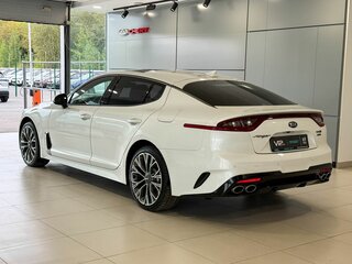 2019 Kia Stinger I, белый, 2377000 рублей, вид 4