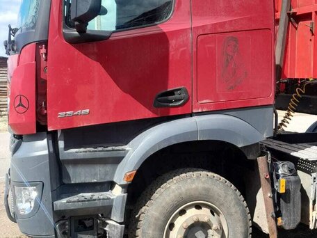 2020 Mercedes-Benz Arocs, красный, 11000000 рублей, вид 2