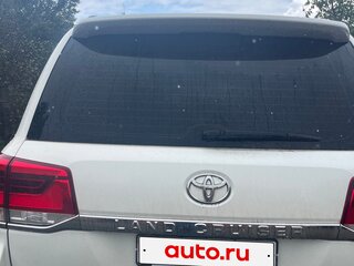 2018 Toyota Land Cruiser 200 Series Рестайлинг 2, белый, 7000000 рублей, вид 2
