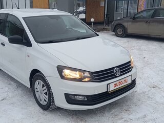 2017 Volkswagen Polo V Рестайлинг, белый, 950000 рублей, вид 3