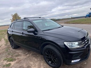 2017 Volkswagen Tiguan Allspace II, чёрный, 1730781 рублей, вид 2