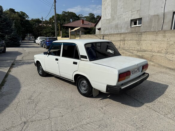 2004 Lada (ВАЗ) 2107, белый, 170000 рублей - вид 6