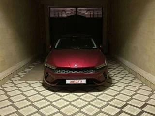 2020 Kia K5 III, красный, 2450000 рублей, вид 5