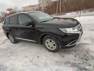 2015 Mitsubishi Outlander III Рестайлинг 2, чёрный, 1945000 рублей, вид 2