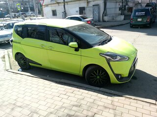 2018 Toyota Sienta II Рестайлинг, жёлтый, 1380000 рублей, вид 2