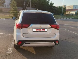 2019 Mitsubishi Outlander III Рестайлинг 3, белый, 2199999 рублей, вид 3