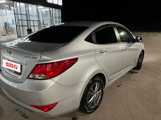 2015 Hyundai Solaris I Рестайлинг, серебристый, 680000 рублей, вид 5