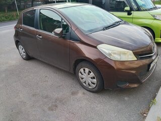 2011 Toyota Vitz III (XP130), коричневый, 600000 рублей, вид 2