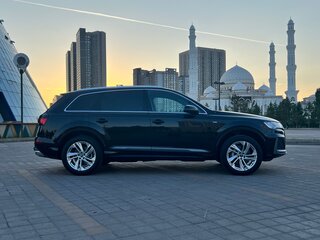 2021 Audi Q7 45 TDI II (4M) Рестайлинг, чёрный, 6500000 рублей, вид 3