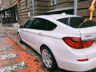 2009 BMW 5 серии Gran Turismo 550i VI (F10/F11/F07), белый, 1200000 рублей, вид 5