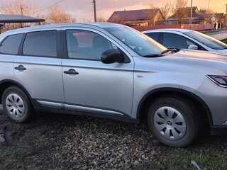 2017 Mitsubishi Outlander III Рестайлинг 2, серебристый, 1777777 рублей, вид 3