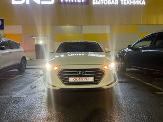 2018 Hyundai Elantra VI (AD), белый, 1630000 рублей, вид 1