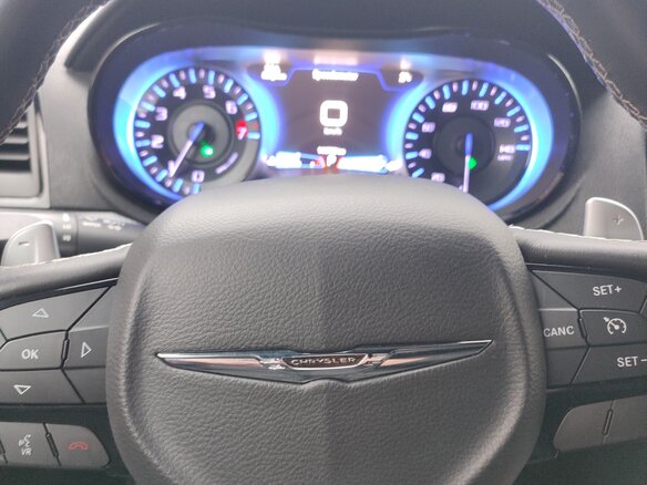 2015 Chrysler 300C II Рестайлинг, чёрный, 2500000 рублей - вид 13