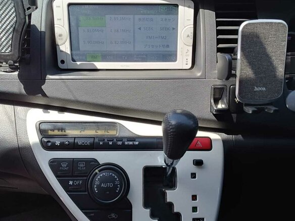 2013 Toyota ISis I Рестайлинг, белый, 1700000 рублей - вид 13