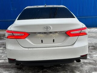 2023 Toyota Camry VIII (XV70) Рестайлинг, белый, 4000000 рублей, вид 3