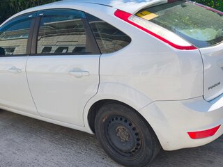 2011 Ford Focus II Рестайлинг, белый, 560000 рублей, вид 5