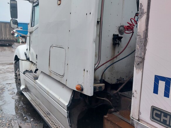 2002 Freightliner Columbia, белый, 1350000 рублей - вид 5