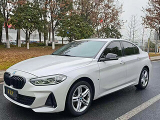 2022 BMW 1 серии 120i III (F52) Рестайлинг, белый, 1690000 рублей, вид 3