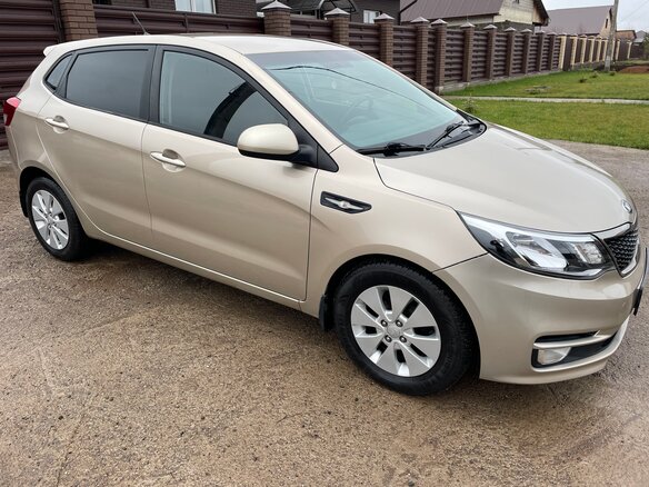 2015 Kia Rio III Рестайлинг, бежевый, 1090000 рублей - вид 3