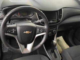 2018 Chevrolet Trax I Рестайлинг, белый, 1000000 рублей, вид 3