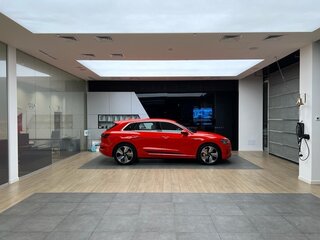 2021 Audi e-tron 55 I, красный, 7999999 рублей, вид 5