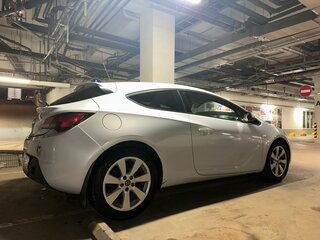 2013 Opel Astra GTC J Рестайлинг, белый, 1000000 рублей, вид 4