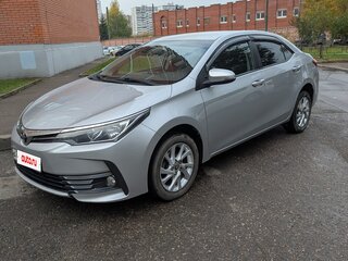 2017 Toyota Corolla XI (E160, E170, E180) Рестайлинг 1, серебристый, 1600000 рублей, вид 1